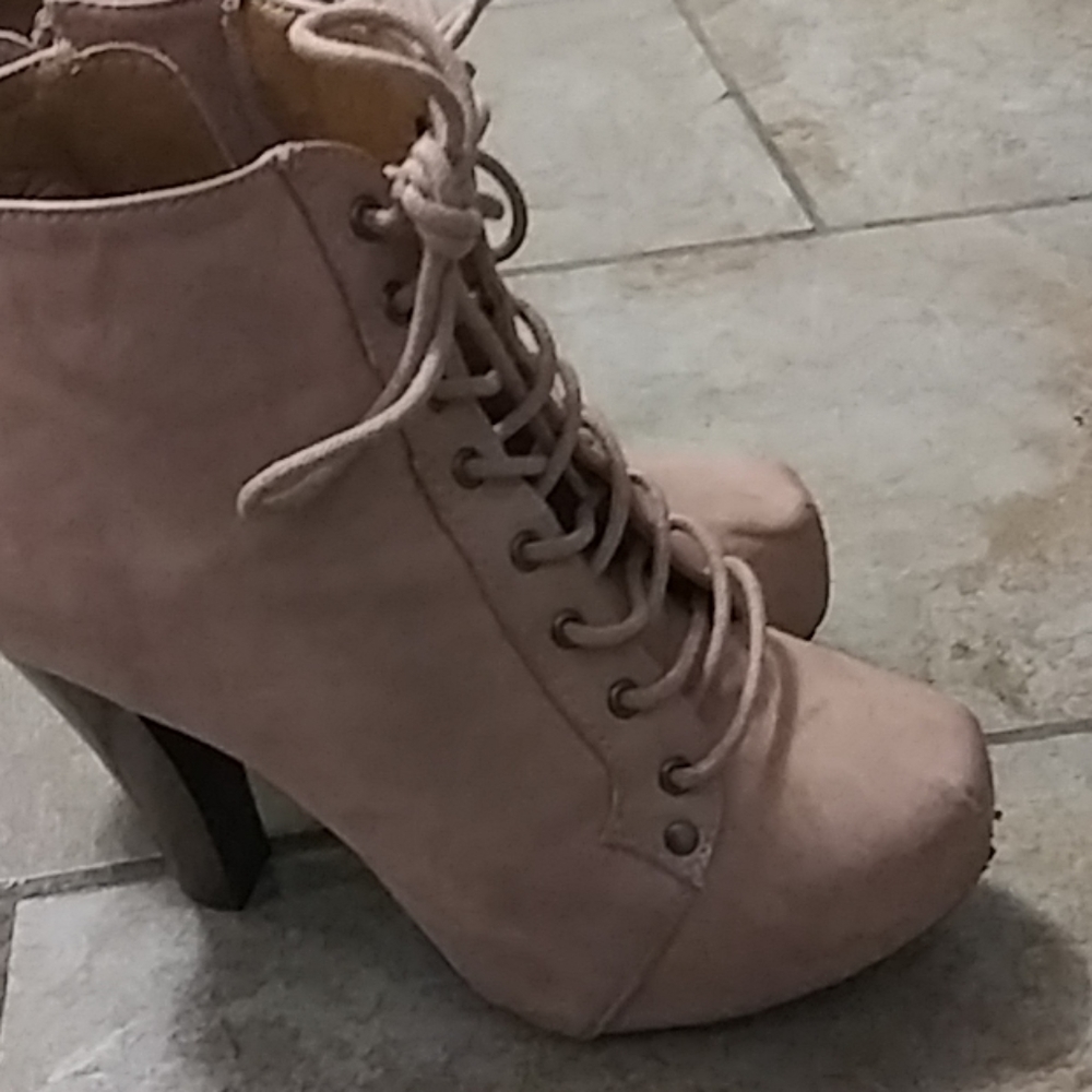 Shoes - Picture 6 of 7